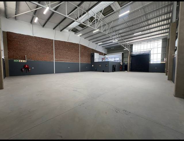 571M² WAREHOUSE TO LET IN SAMRAND BUSINESS PARK